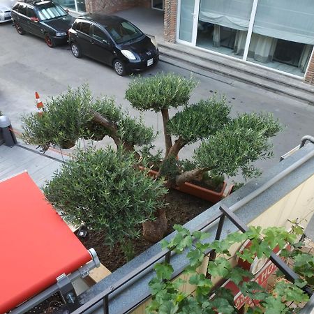 Hotel Lions Tbilisi Bagian luar foto