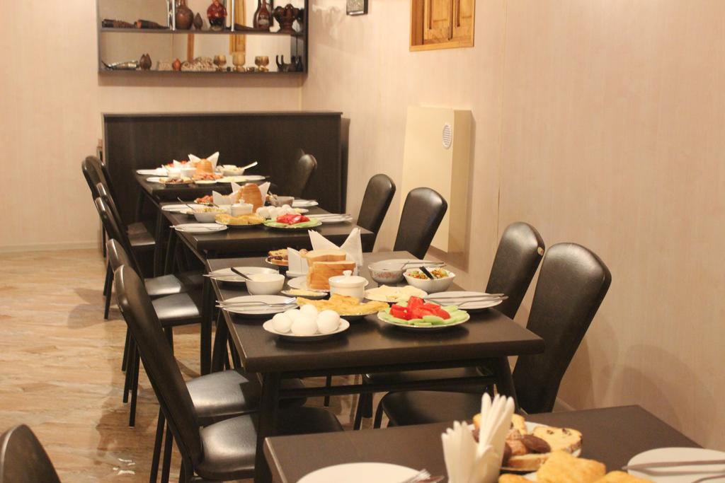 Hotel Lions Tbilisi Bagian luar foto